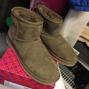 Leaf color mini uggs